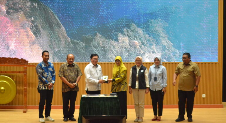 Perjanjian Kerja Sama Fakultas Kehutanan IPB University bersama BP2SDM
